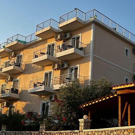 Season Inn Dhërmi 외부 사진