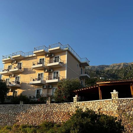 Season Inn Dhërmi 외부 사진