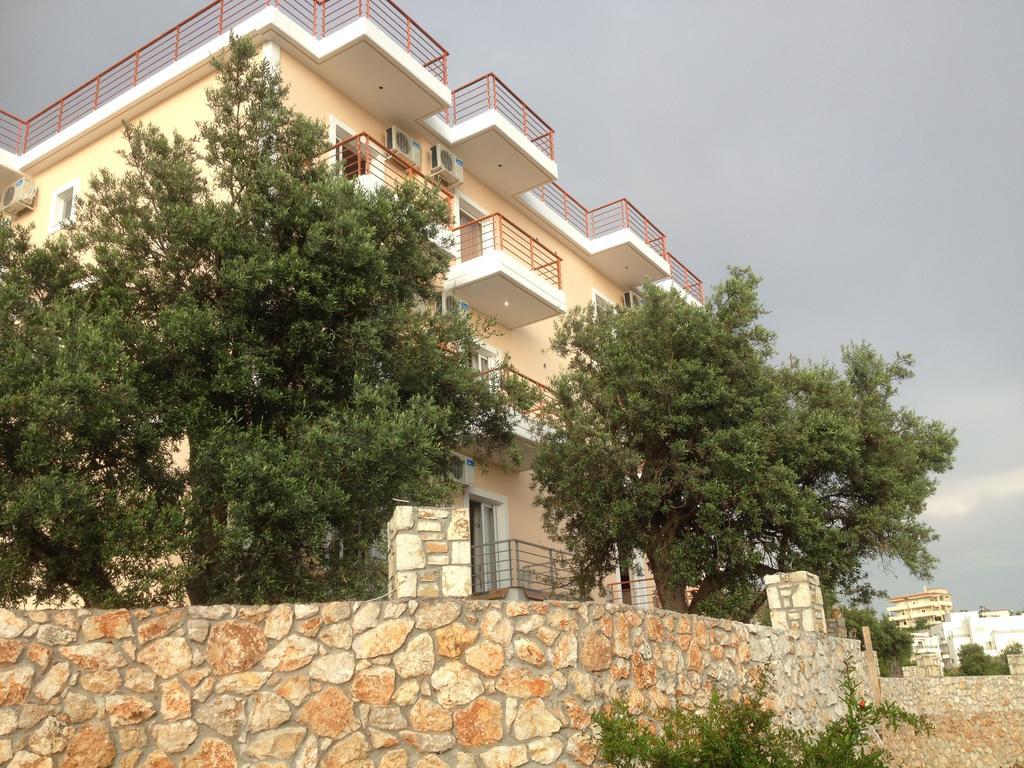 Season Inn Dhërmi 외부 사진