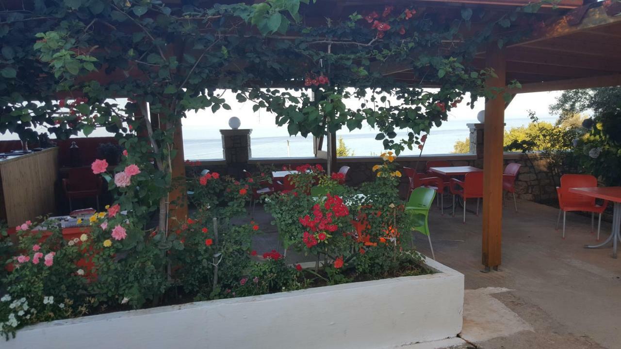 Season Inn Dhërmi 외부 사진