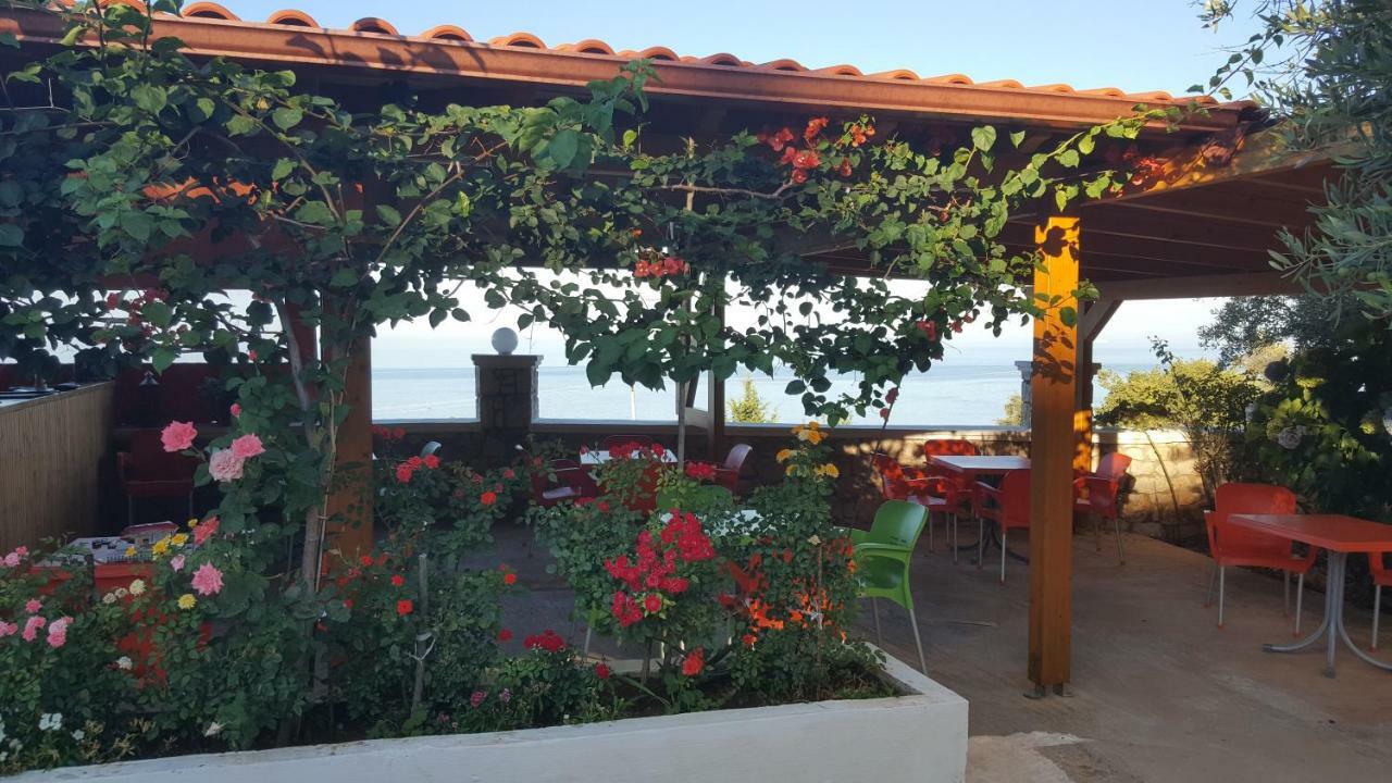 Season Inn Dhërmi 외부 사진