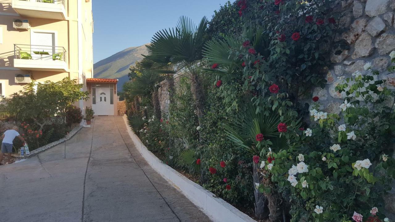 Season Inn Dhërmi 외부 사진