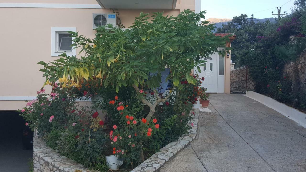 Season Inn Dhërmi 외부 사진